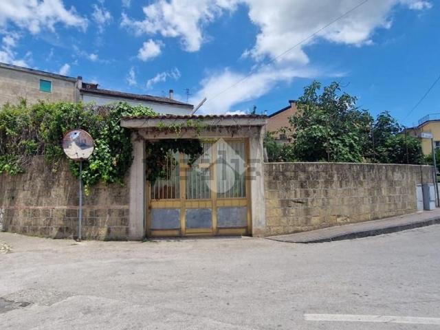 Villetta bifamiliare in vendita di 630 m² in Via Elce, 24