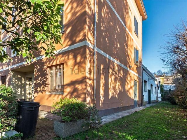 Villetta bifamiliare in vendita di 639 m² in Via Marco Minghetti, 7