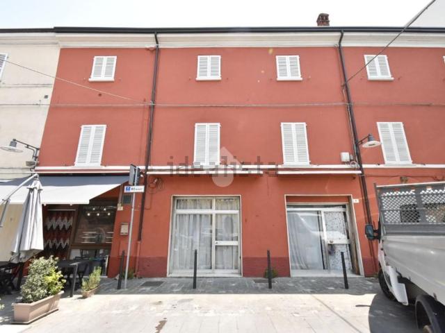 Villetta bifamiliare in vendita di 740 m² in Piazza Girolamo Amati, 10