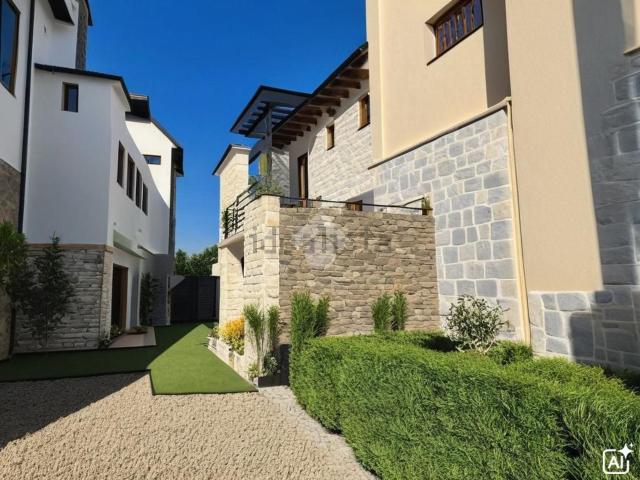 Villetta bifamiliare in vendita di 75 m² in Via Fratelli Napoli, 90