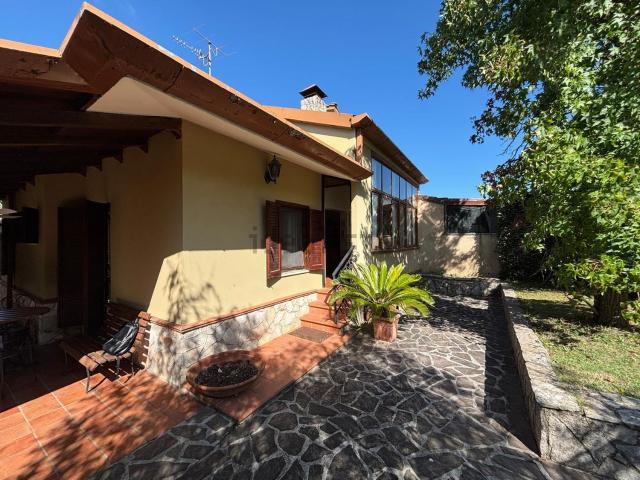 Villetta bifamiliare in vendita di 75 m² in Via Sezze, 52