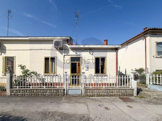 Villetta bifamiliare in vendita di 76 m² in Via Cristoforo Colombo