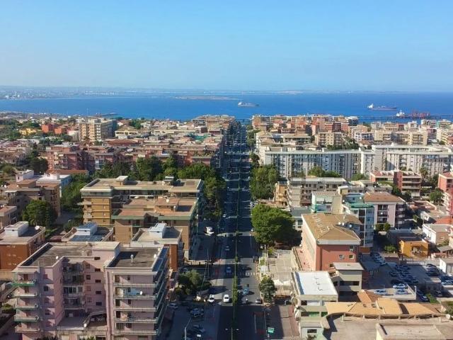 Villetta bifamiliare in vendita di 700 m² in Via Avola, 28