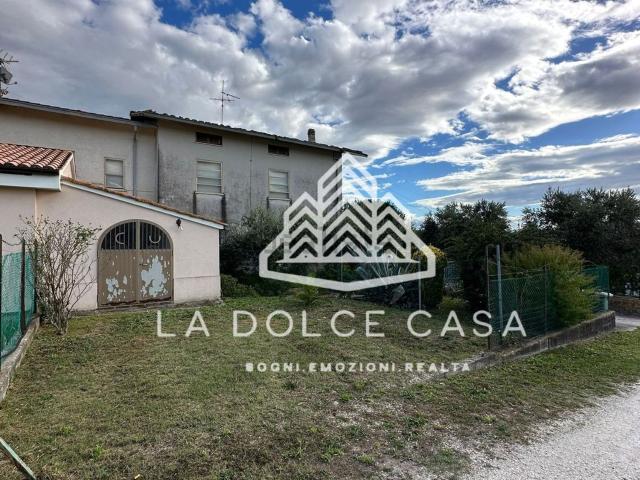 Villetta bifamiliare in vendita di 705 m² in Contrada Casalta