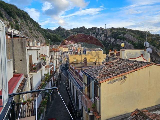 Villetta bifamiliare in vendita di 70 m² in Via Umberto Iᵒ, 103