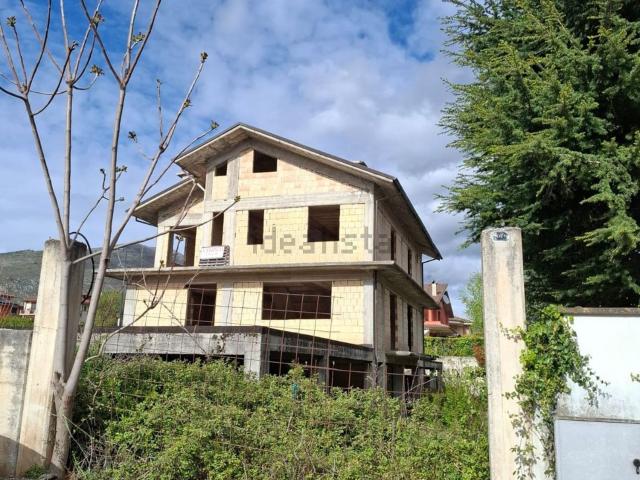Villetta bifamiliare in vendita di 710 m² in Via G. Bianchi, 2
