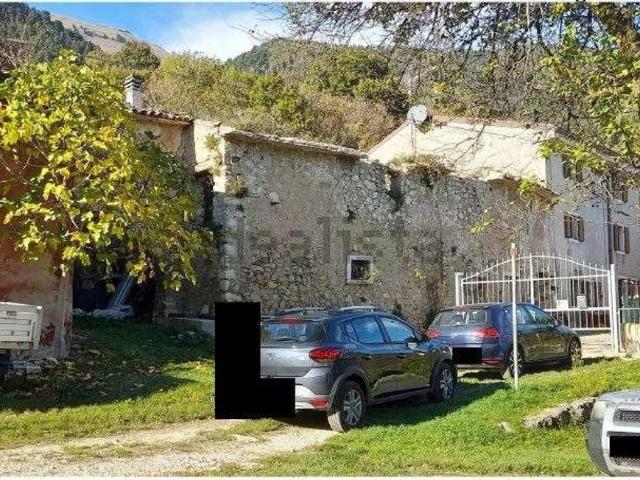 Villetta bifamiliare in vendita di 719 m² in Località Moie