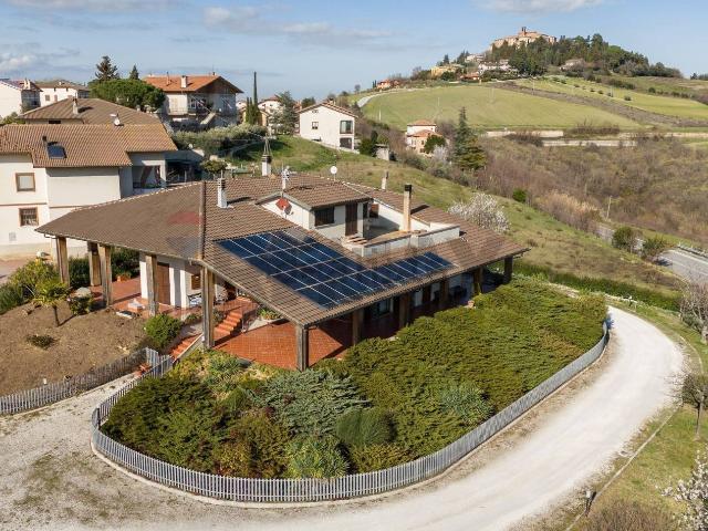 Villetta bifamiliare in vendita di 720 m² in Frazione Piticchio, 375