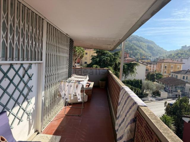 Villetta bifamiliare in vendita di 720 m² in Via Roma, 1