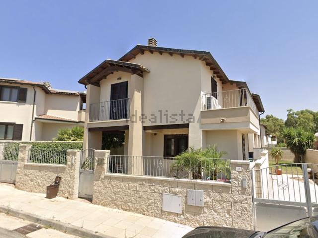 Villetta bifamiliare in vendita di 72 m² in Via Giovanni Falcone, 48
