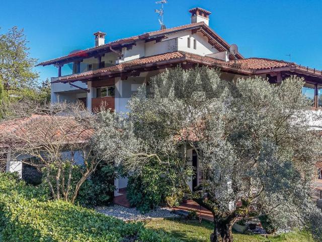Villetta bifamiliare in vendita di 850 m² in Via Oropa, 1