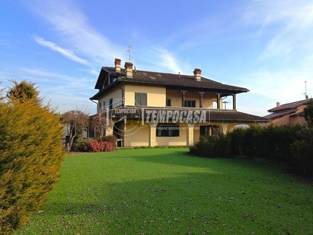 Villetta bifamiliare in vendita di 850 m² in Via per Borriana