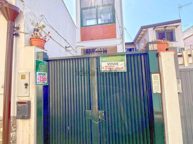 Villetta bifamiliare in vendita di 85 m² in Via Caltabiano