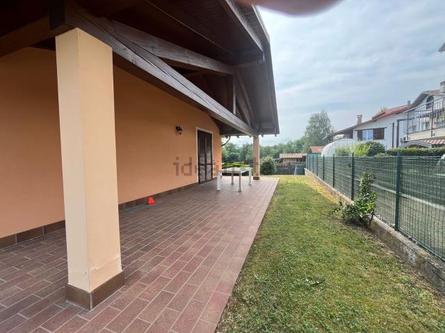 Villetta bifamiliare in vendita di 85 m² in Via Candido Merlini, 1