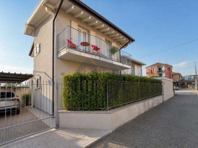 Villetta bifamiliare in vendita di 85 m² in Via Famiglia Serlini