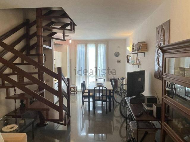 Villetta bifamiliare in vendita di 86 m² in Viale degli Oleandri
