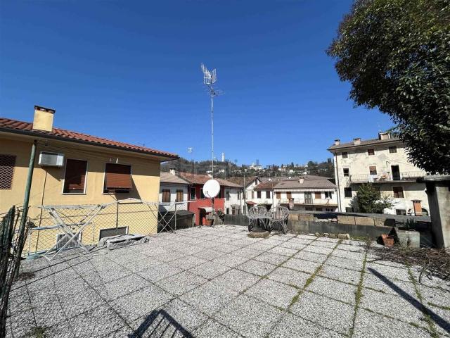 Villetta bifamiliare in vendita di 89 m² in Via Lora Antonio, 141
