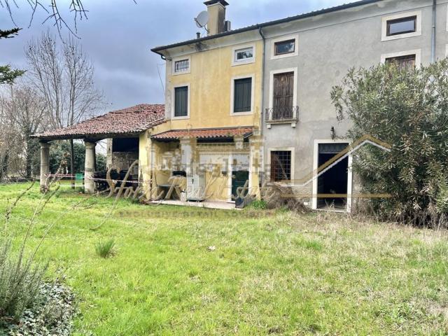 Villetta bifamiliare in vendita di 802 m² in Via Palladio