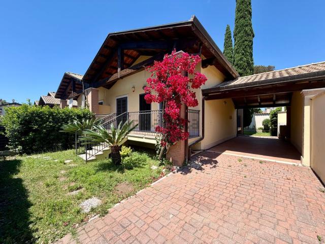 Villetta bifamiliare in vendita di 80 m² in Via Marlengo, 17