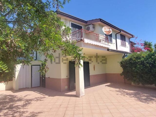 Villetta bifamiliare in vendita di 80 m² in Via Catania, 18
