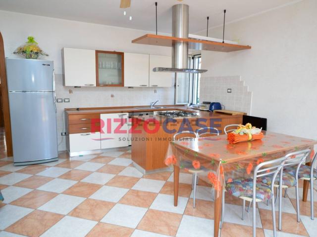 Villetta bifamiliare in vendita di 80 m² in Via del Sole, 8