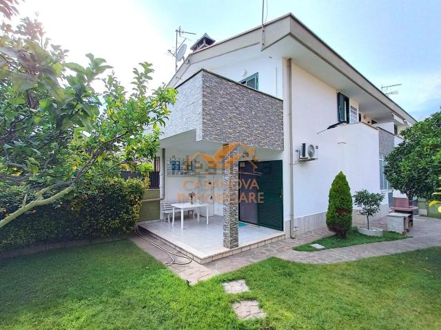 Villetta bifamiliare in vendita di 80 m² in Via Delleani
