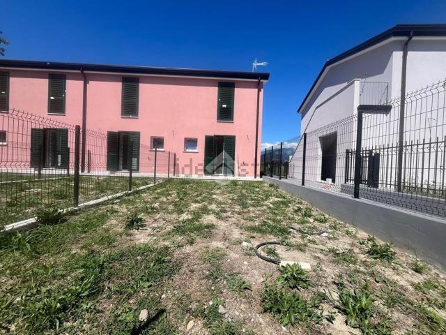 Villetta bifamiliare in vendita di 80 m² in Via Litoranea, 200