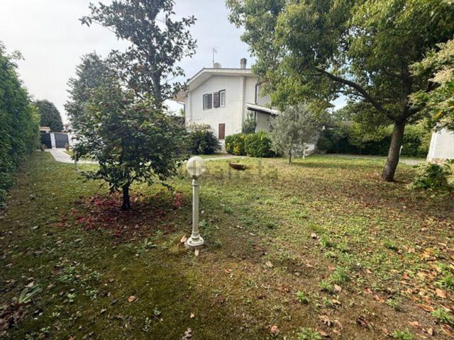 Villetta bifamiliare in vendita di 80 m² in Viale delle Peonie