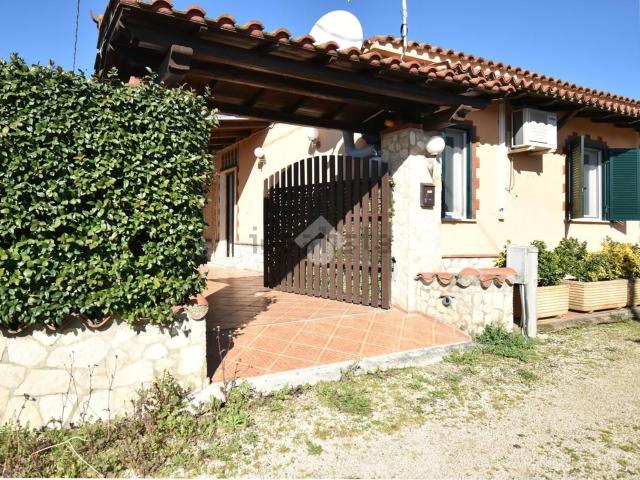 Villetta bifamiliare in vendita di 83 m² in Via Eschido, 17