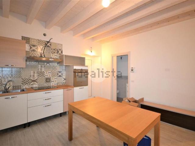 Villetta bifamiliare in vendita di 94 m² in Via Edmondo de Amicis, 72