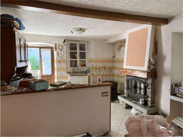Villetta bifamiliare in vendita di 95 m² in Frazione Rosso, 27