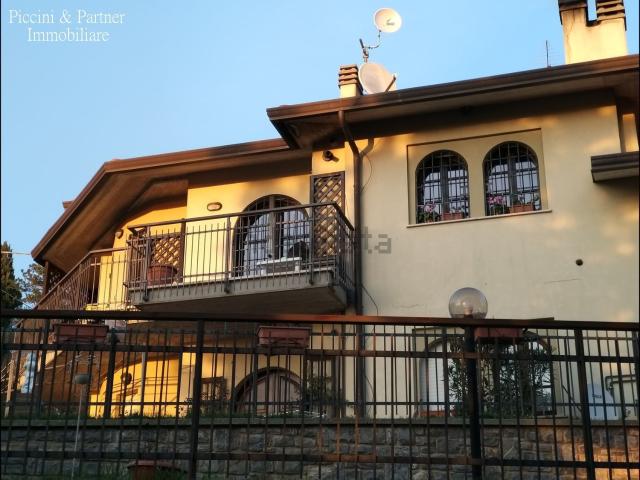 Villetta bifamiliare in vendita di 95 m² in Via dei Fiori