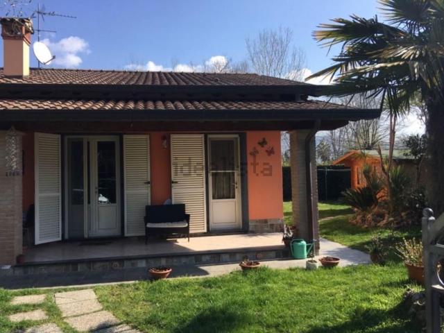 Villetta bifamiliare in vendita di 95 m² in Via Fosso Nuovo, 42