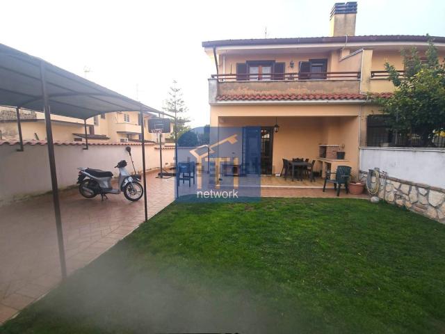 Villetta bifamiliare in vendita di 95 m² in Via Gozzi