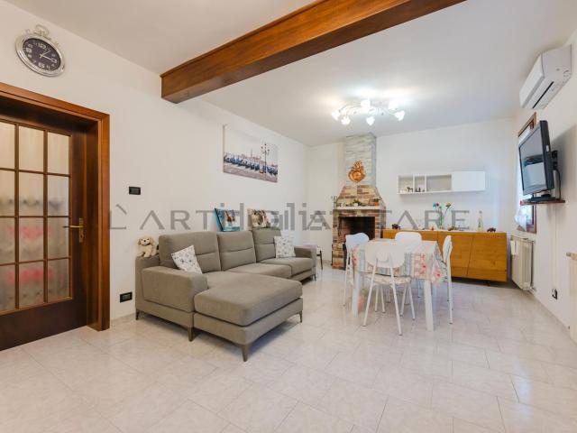 Villetta bifamiliare in vendita di 95 m² in Via Papa Giovanni XXIII, 70