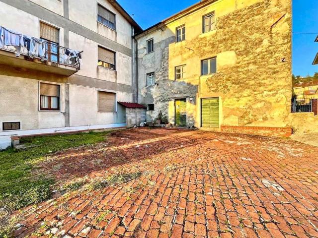 Villetta bifamiliare in vendita di 96 m² in Via Bradia