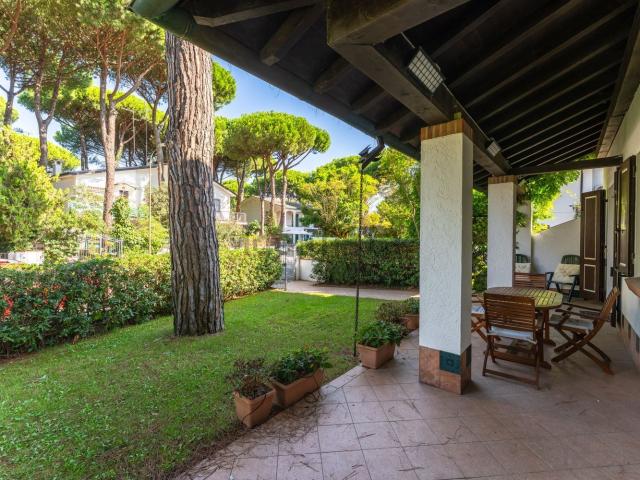 Villetta bifamiliare in vendita di 96 m² in Via Cosmè Tura, 51