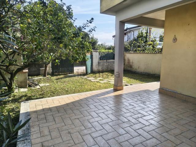 Villetta bifamiliare in vendita di 96 m² in Viale A. Manzoni, 63