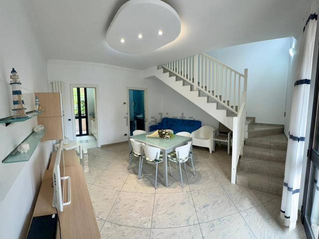 Villetta bifamiliare in vendita di 97 m² in Via Federico Fellini