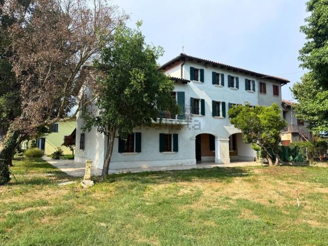 Villetta bifamiliare in vendita di 980 m² in Via Valsugana, 5