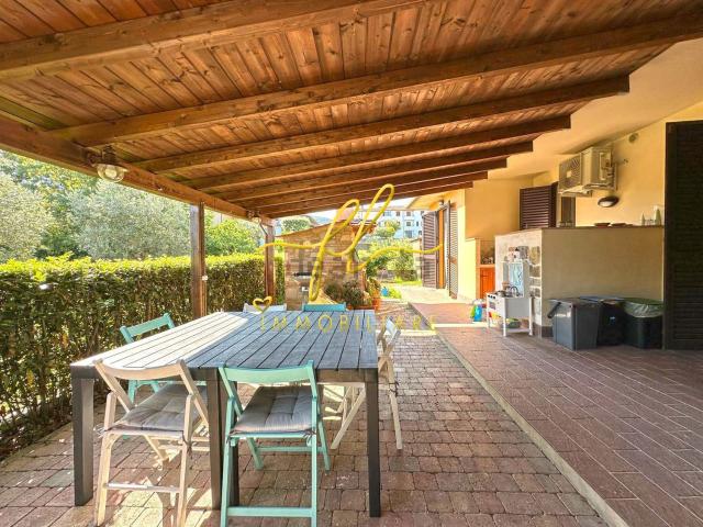 Villetta bifamiliare in vendita di 98 m² in Via Enrico Berlinguer