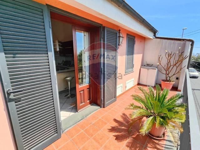 Villetta bifamiliare in vendita di 98 m² in Via Poggio del Lupo, 123