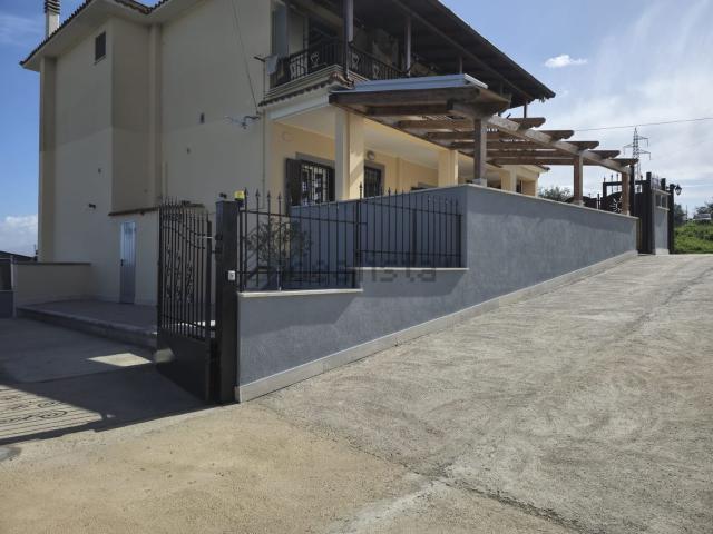 Villetta bifamiliare in vendita di 98 m² in Vicolo Grotti Dama, 33