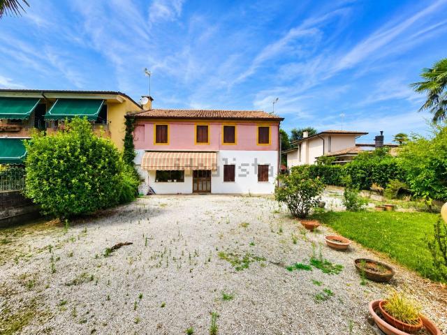 Villetta bifamiliare in vendita di 99 m² in Contrada Vittorio Veneto