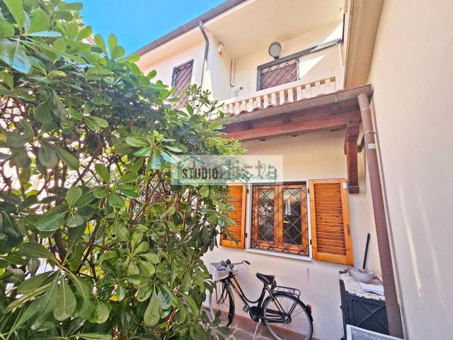 Villetta bifamiliare in vendita di 99 m² in Via Giotto