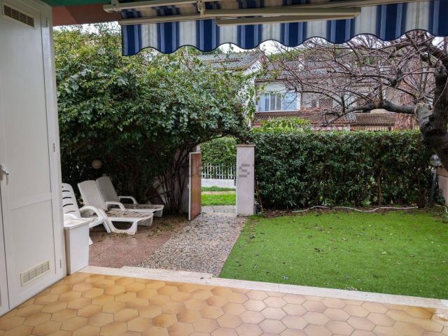 Villetta bifamiliare in vendita di 99 m² in Via Lago D&apos iseo