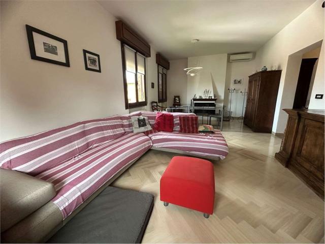 Villetta bifamiliare in vendita di 902 m²