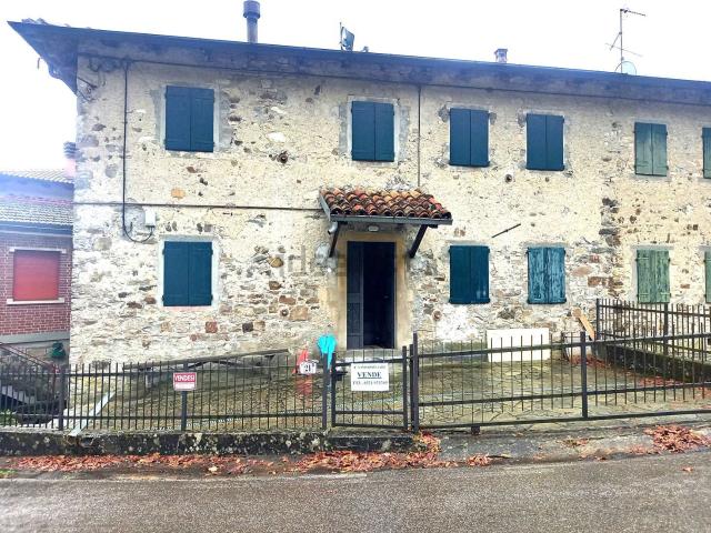 Villetta bifamiliare in vendita di 90 m² in Località Isola, 24