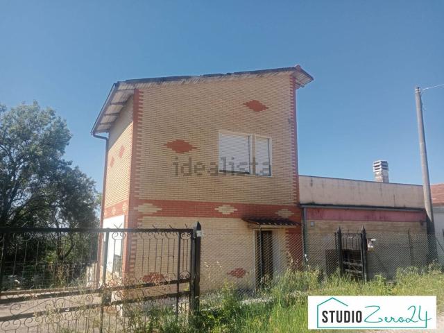 Villetta bifamiliare in vendita di 90 m² in Strada di pareti