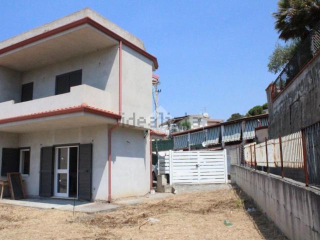 Villetta bifamiliare in vendita di 90 m² in Strada Statale 18 Tirrena Inferiore